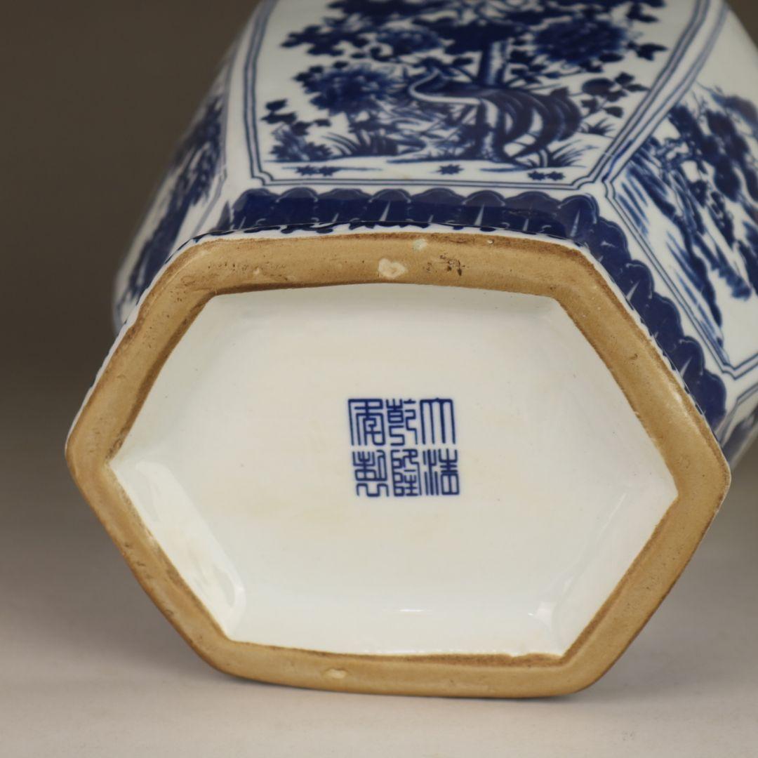 中国美術 青花山水花鳥紋六方扁瓶 景徳鎮 陶磁器 装飾品 工芸品 美術品 置物