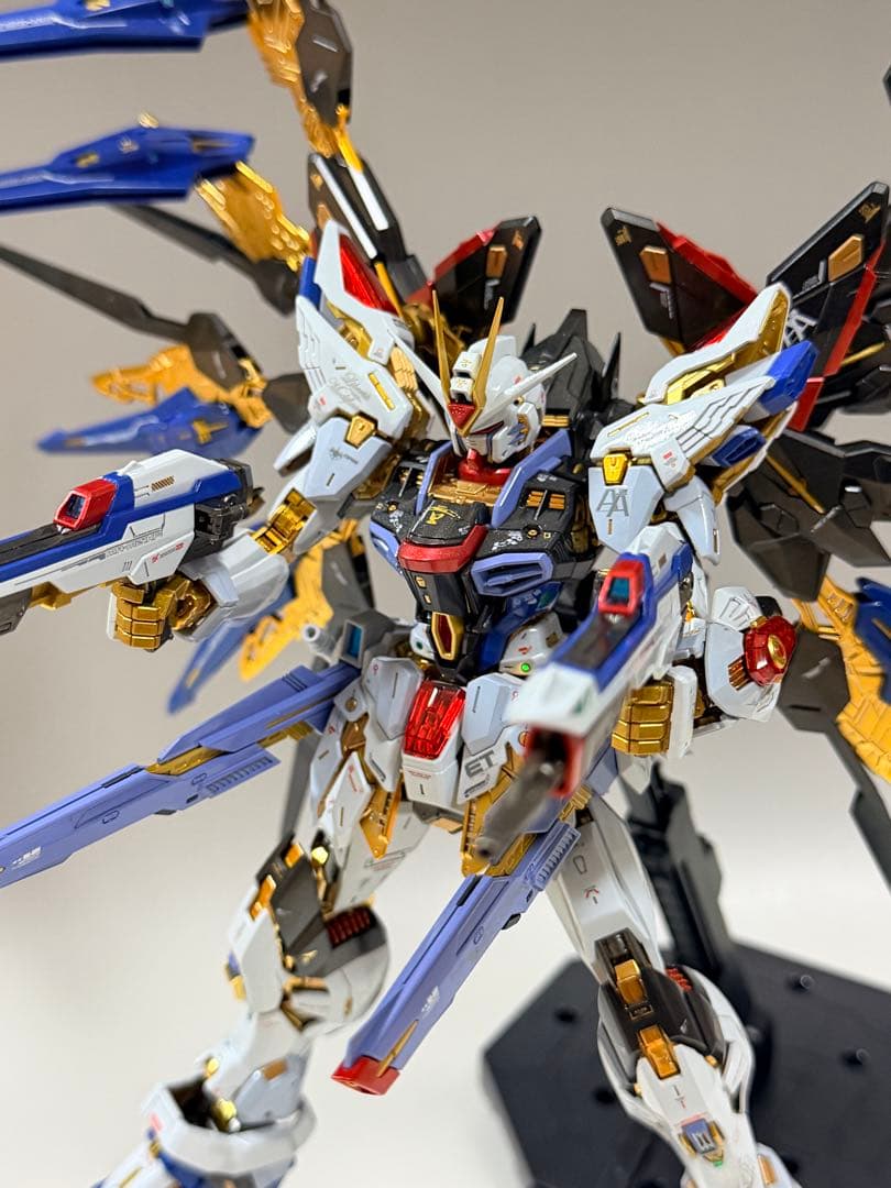ガンプラ完成品　MGEXストライクフリーダムガンダム＆光の翼セット