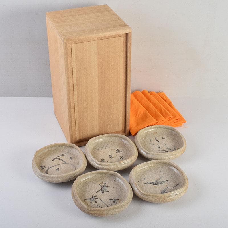 北大路魯山人作　志野焼　絵志野　鉄絵花草文　皿　五客　時代箱　M　8880