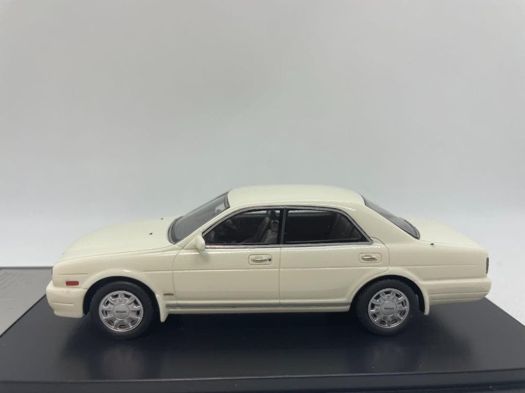 402-182 Hi-Story 1/43 日産 GLORIA V30 TWIN