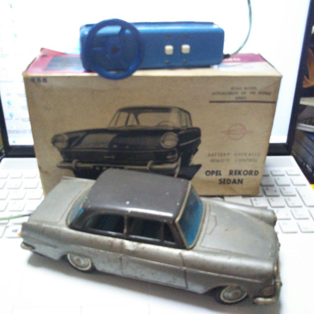 マ*ン様 オペル・レコード　セダン ブリキ　リモコンカー 　旧バンダイ　箱付き