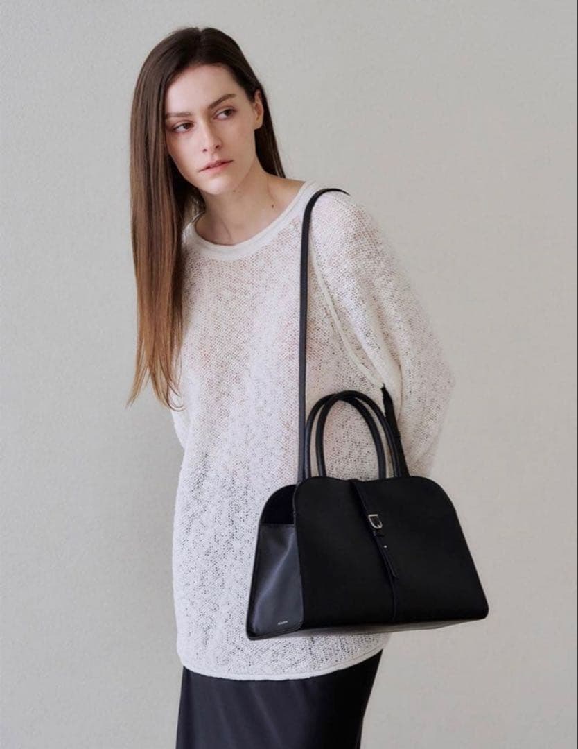 MONOROW ブラック ハンドバッグ