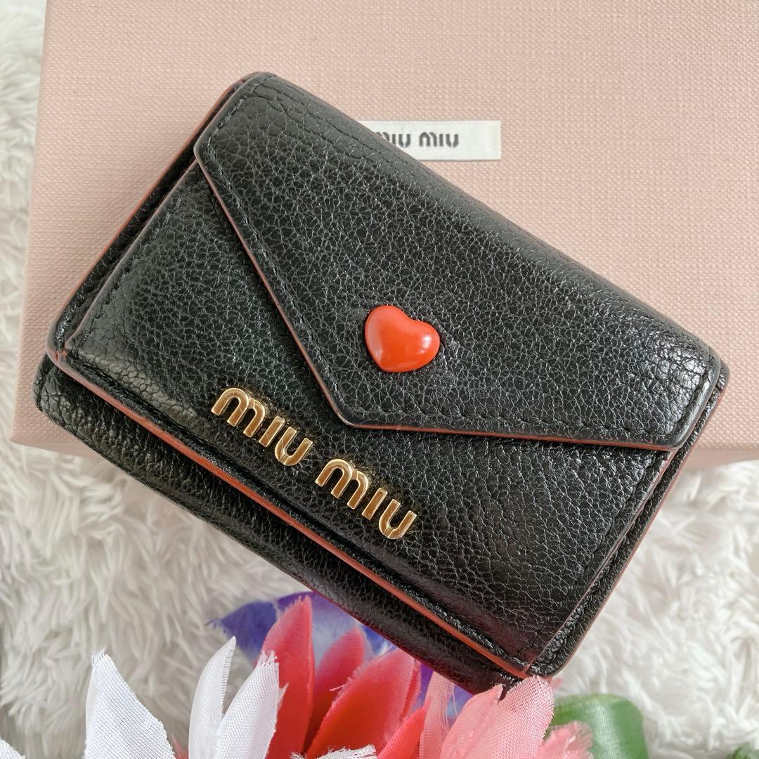 極美✨ ミュウミュウ マドラス　ラブレター ハート　折り財布 黒 FRID搭載