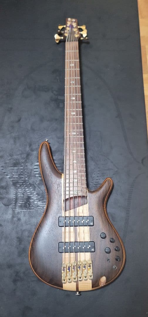 エレキベース6弦