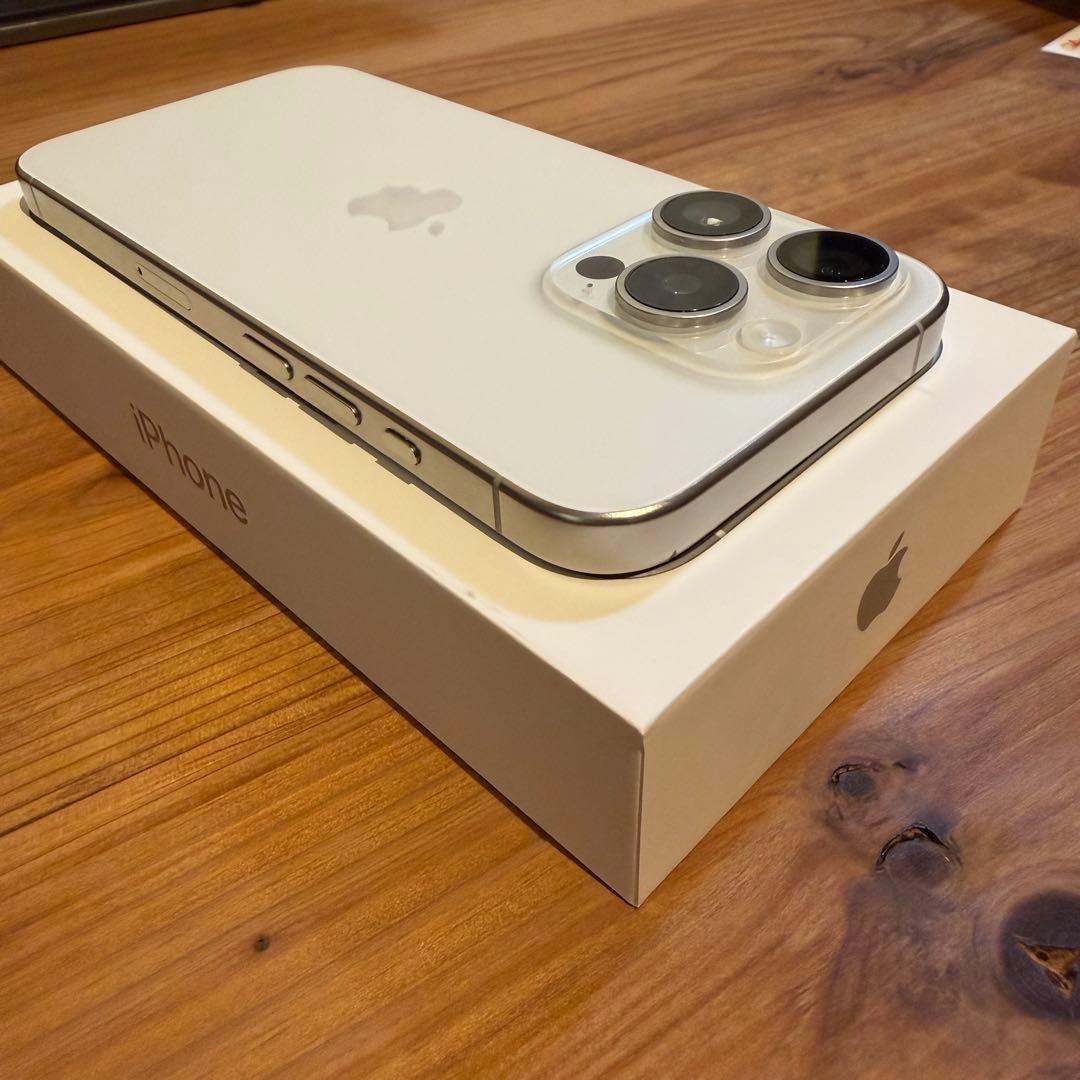 iPhone 15Pro ホワイトチタニウム　256GB