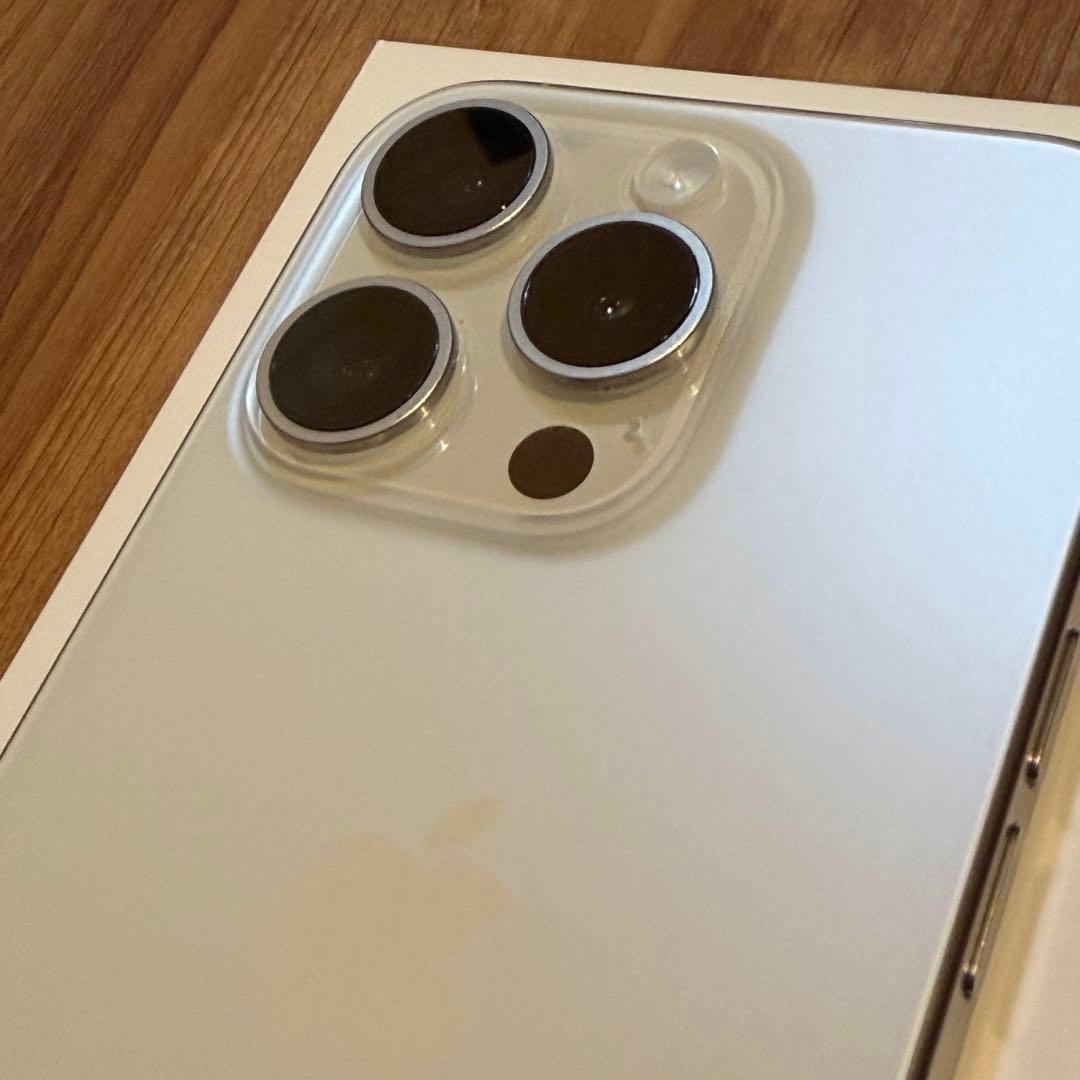 iPhone 15Pro ホワイトチタニウム　256GB