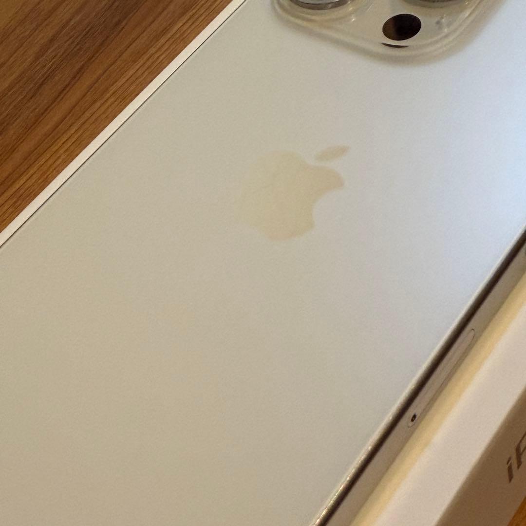 iPhone 15Pro ホワイトチタニウム　256GB