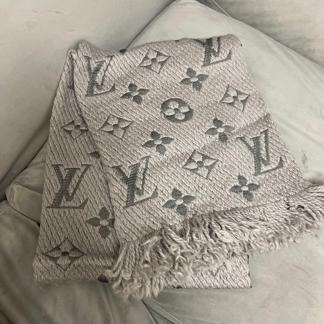 Louis Vuitton グレー マフラー