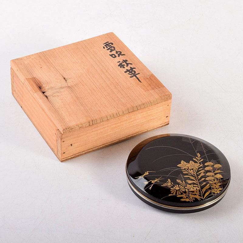 茶道具　黒漆　秋草蒔絵　香合　時代箱　V 8312