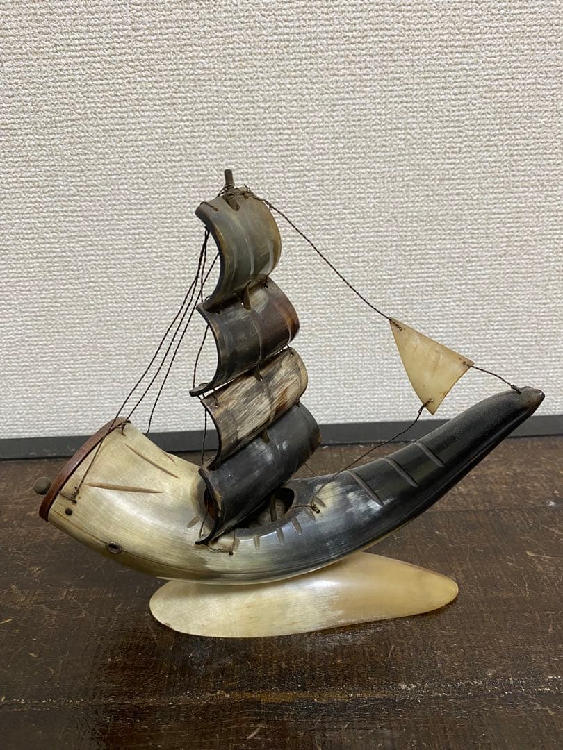 水牛の角を使用した美しい帆船の模型、オルゴール付き、約25cm高