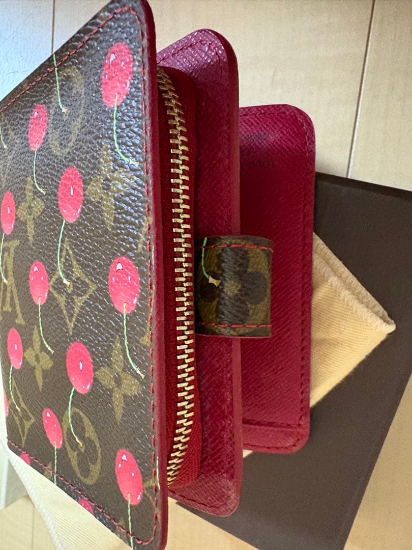 チェリー 二つ折り財布