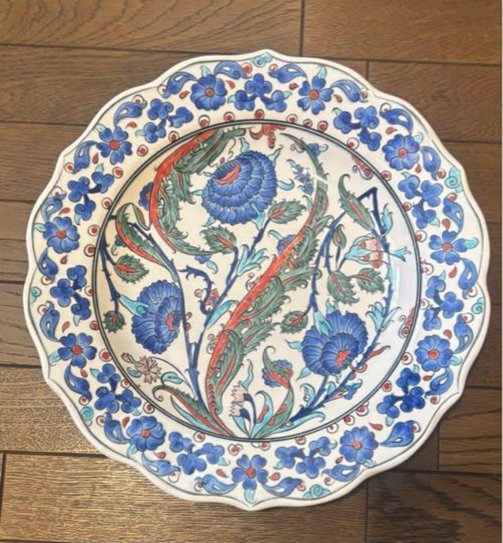青い花の装飾陶器皿直径31㎝　陶器 トルコ キュタフヤ陶器　絵皿　ハンドメイド
