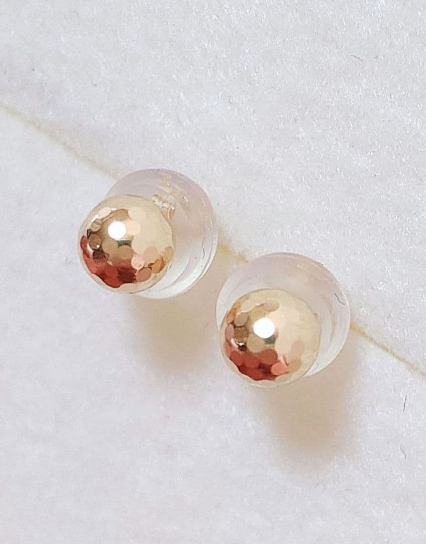 新入荷 未使用品 k18 カットボール ピアス