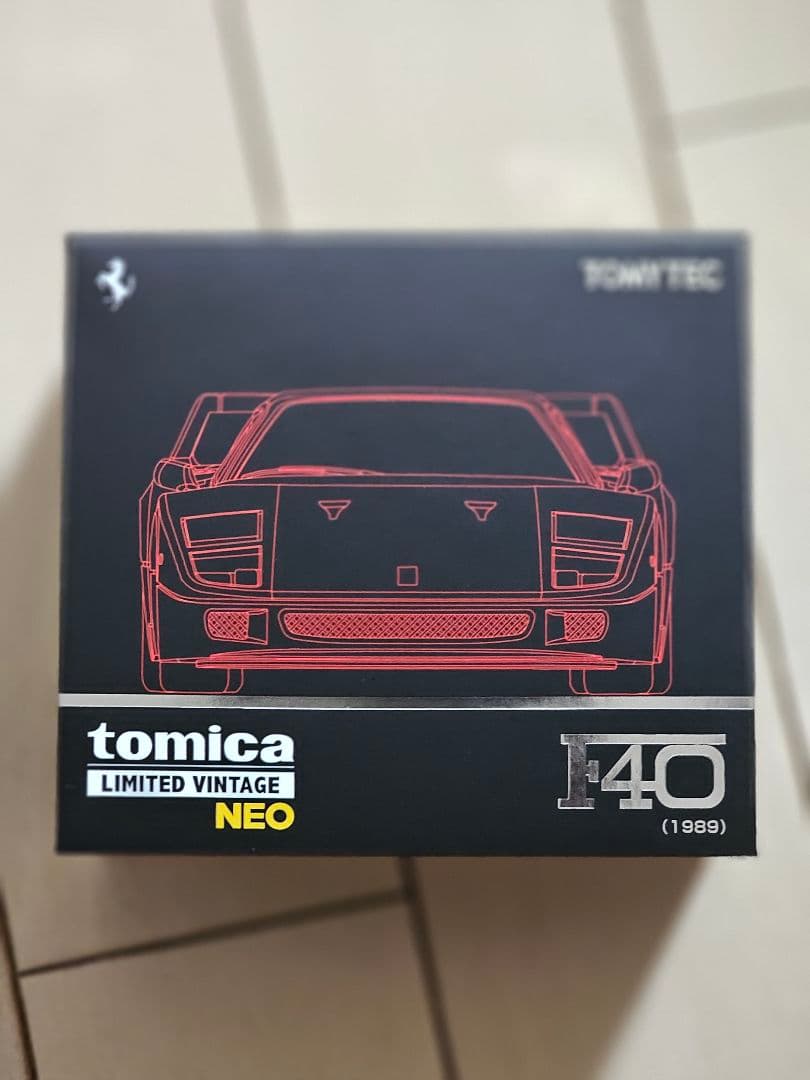 トミカリミテッジヴィンテージネオ　1/64 フェラーリ f40