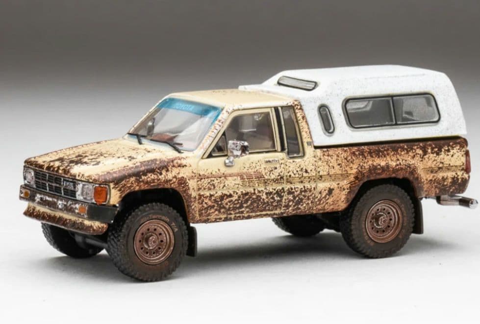 トヨタ SR5 エクストラキャブ・ベージュウィズ　アクセサリー (チェイスカー)