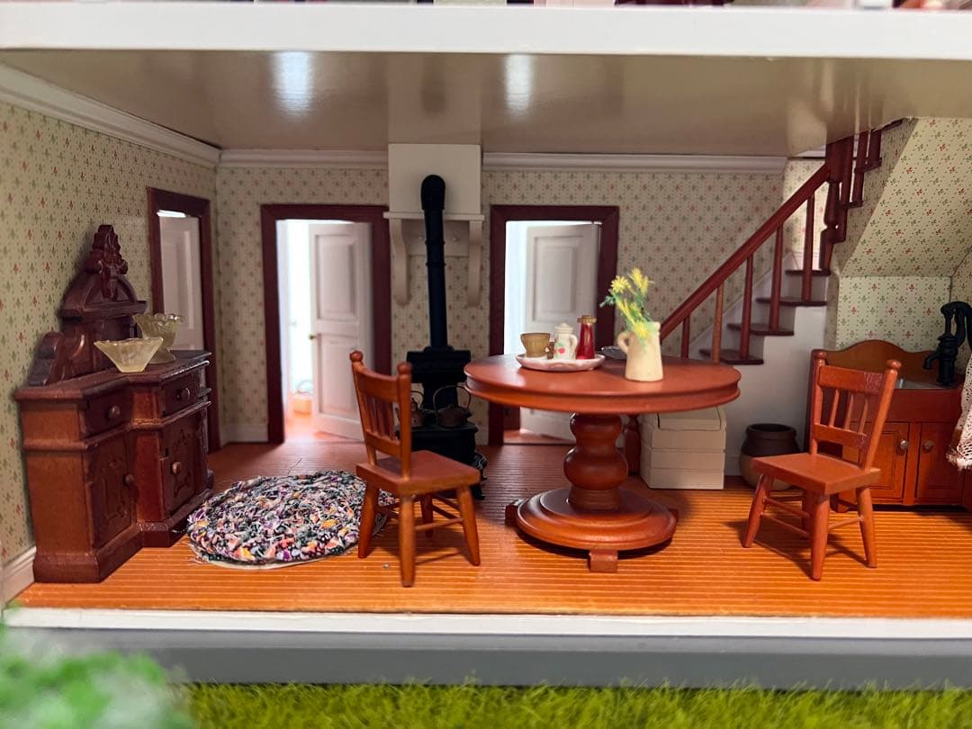 ①赤毛のアンの家　ドールハウス　完成品（家）