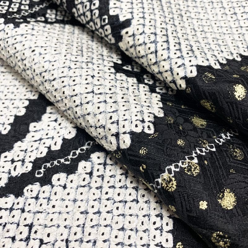 412z7☆振袖 総絞り 金彩 梅 松の葉 身幅広め 黒☆美品 成人式 結婚式