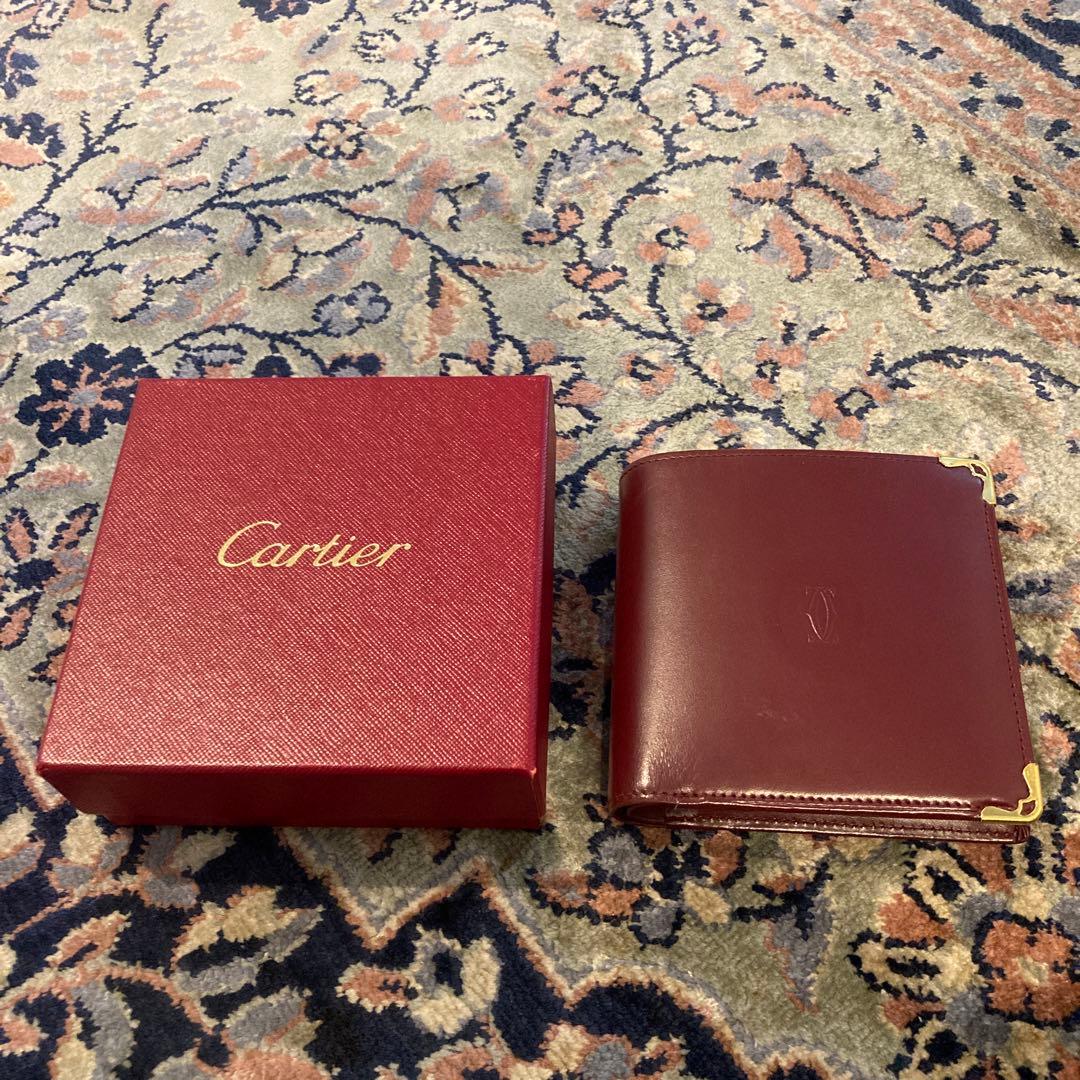 Cartier カルティエ　エンボスロゴ　二つ折り財布 ボルドー