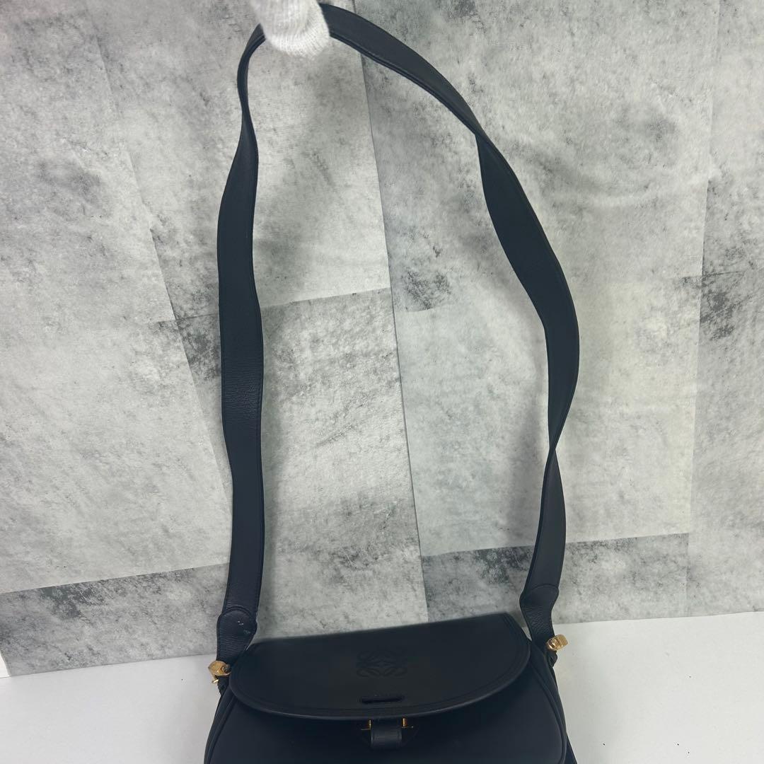 ロエベ ショルダーバッグ アナグラム ゴールド金具 本革 黒