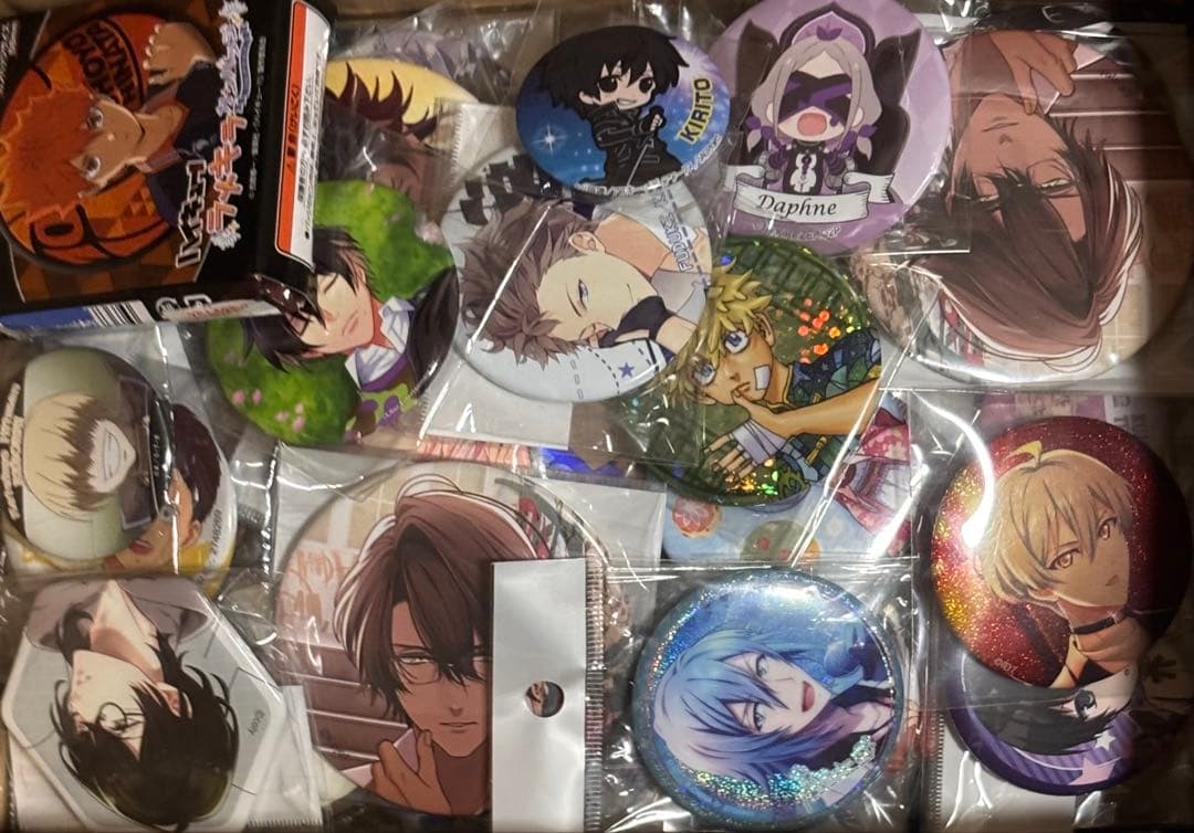 アニメグッズ　ノンジャンル　缶バッジまとめ売り　大量　60サイズ