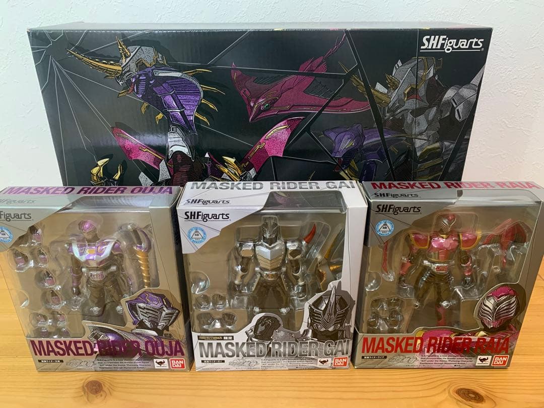 S.H.Figuarts　仮面ライダー龍騎　ジェノサイダー　王蛇　ガイ　ライア