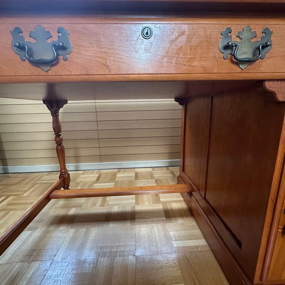 横浜クラシック家具ダニエル　樺桜片袖机