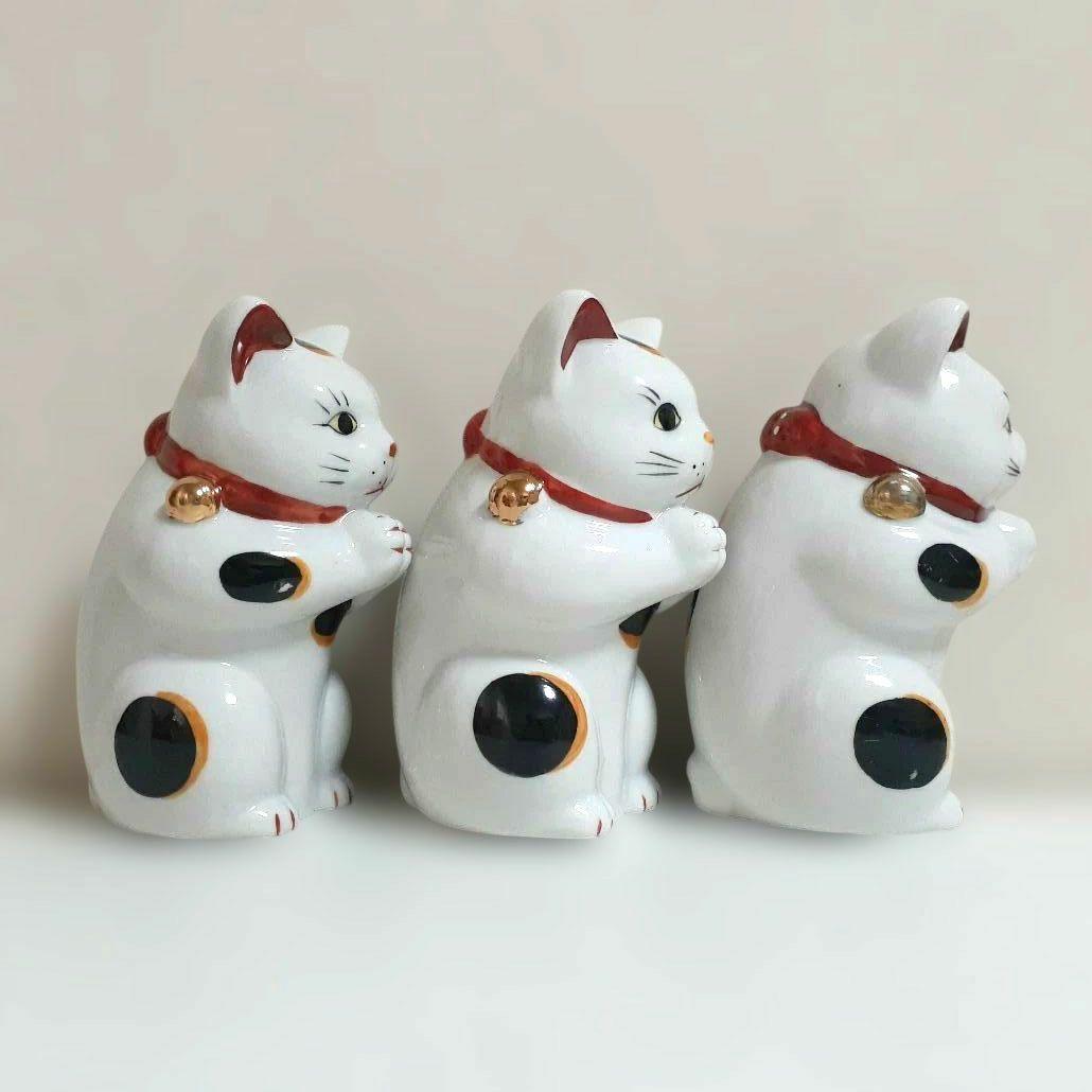 126 瀬戸焼 縁起物 赤絵 お祈り猫（大） 招き猫 陶器製 高さ約12cm