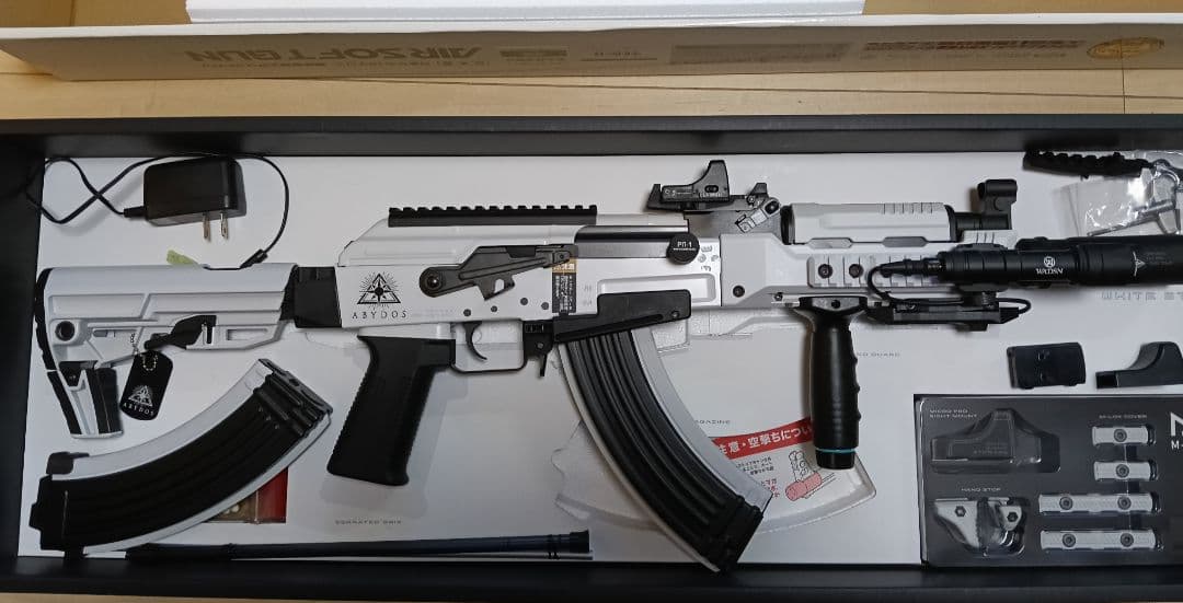 東京マルイ 次世代電動ガン AKホワイトストーム　マイクロプロサイト、ライト他
