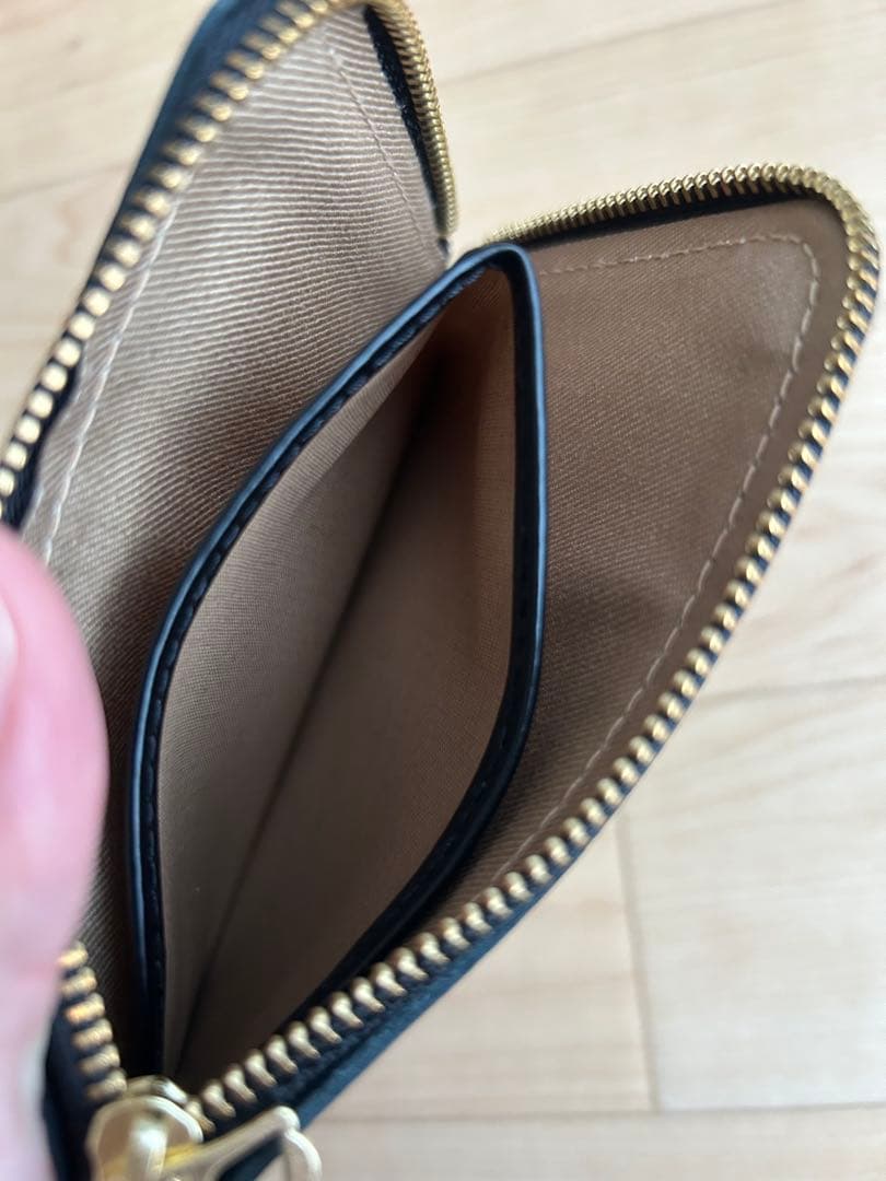 our スリムなレザーミディアム財布