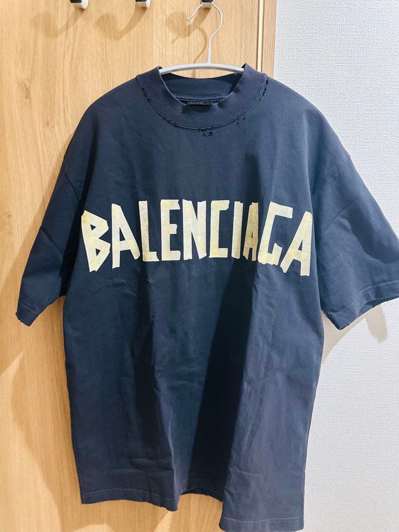 期間限定　BALENCIAGA ブラック Tシャツ　テープタイプロゴ