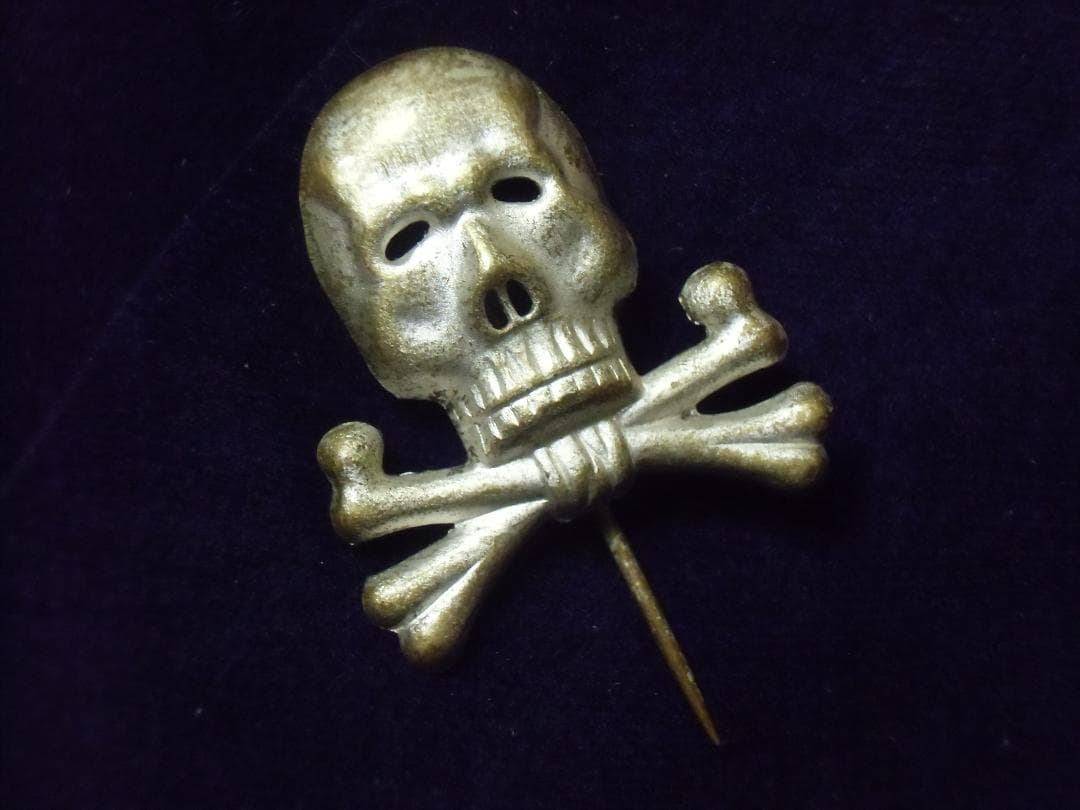 ⊞ドイツ軍＊歩兵第１７連隊＊第１＆４中隊＊髑髏＊帽章（実物）