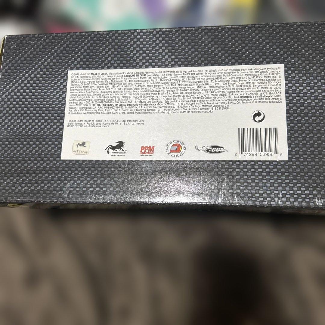 ミハエル・シューマッハ Ferrari F2001 ミニカー 1/18 限定版