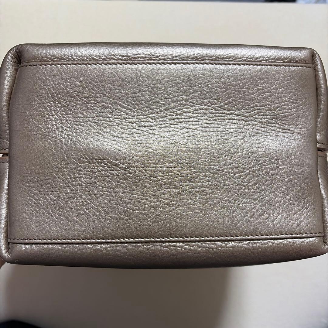 ヒロフ　メタリックゴールド レザー ハンドバッグ