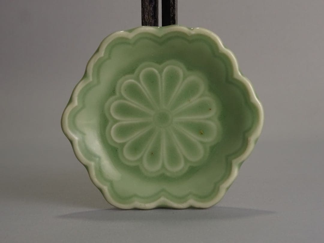 江戸時代　後期　三田青磁　小皿　4点　鹿に猿　菊　亀形　花文　豆皿　コレクション