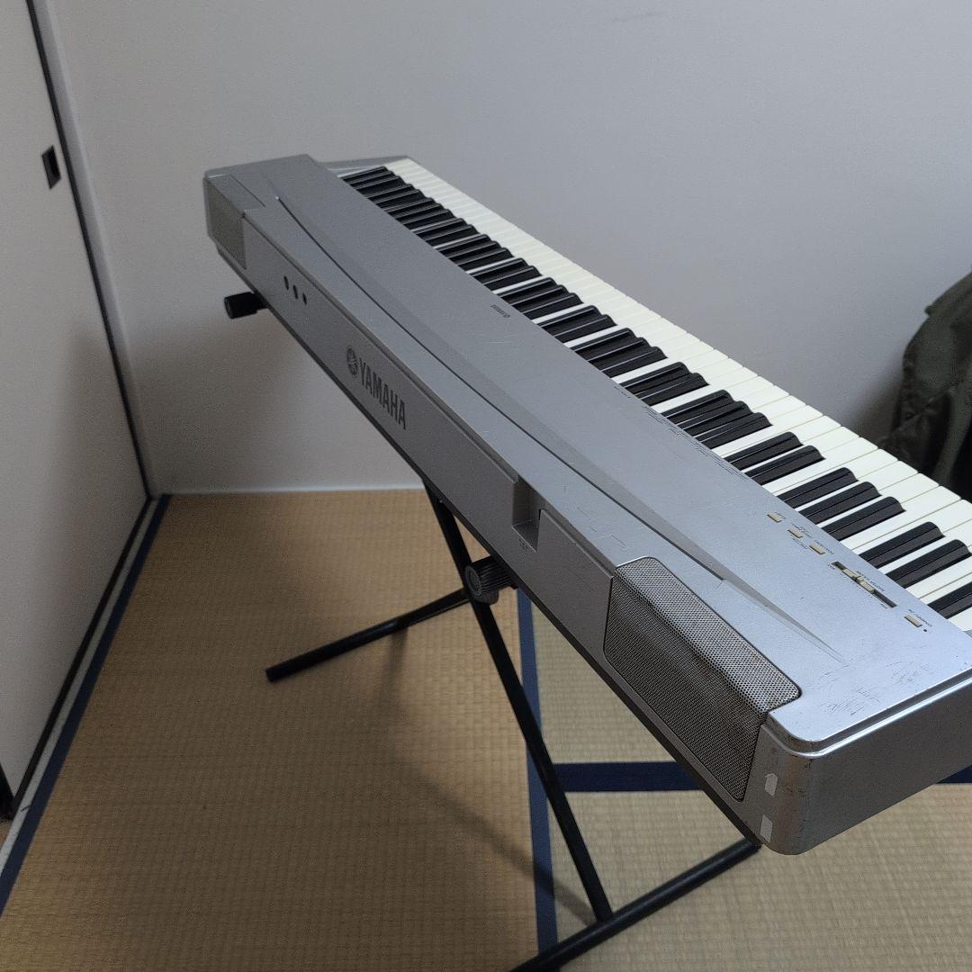 送料無料　電子ピアノ　YAMAHA P-70