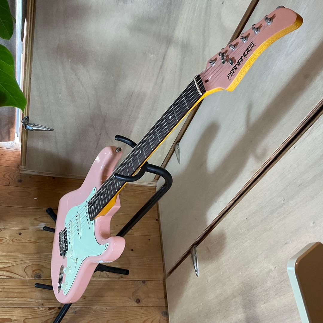 極美品！フェルナンデス エレキギター ストラトキャスター タイプ ピンク