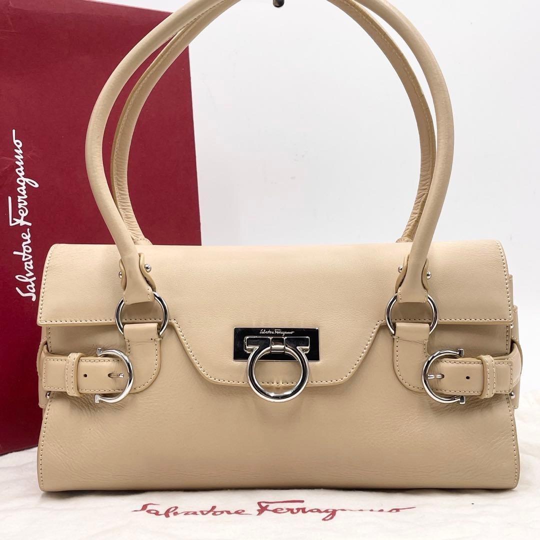 極美品● フェラガモ ハンドバッグ ガンチーニ 金具 ベージュ レザー