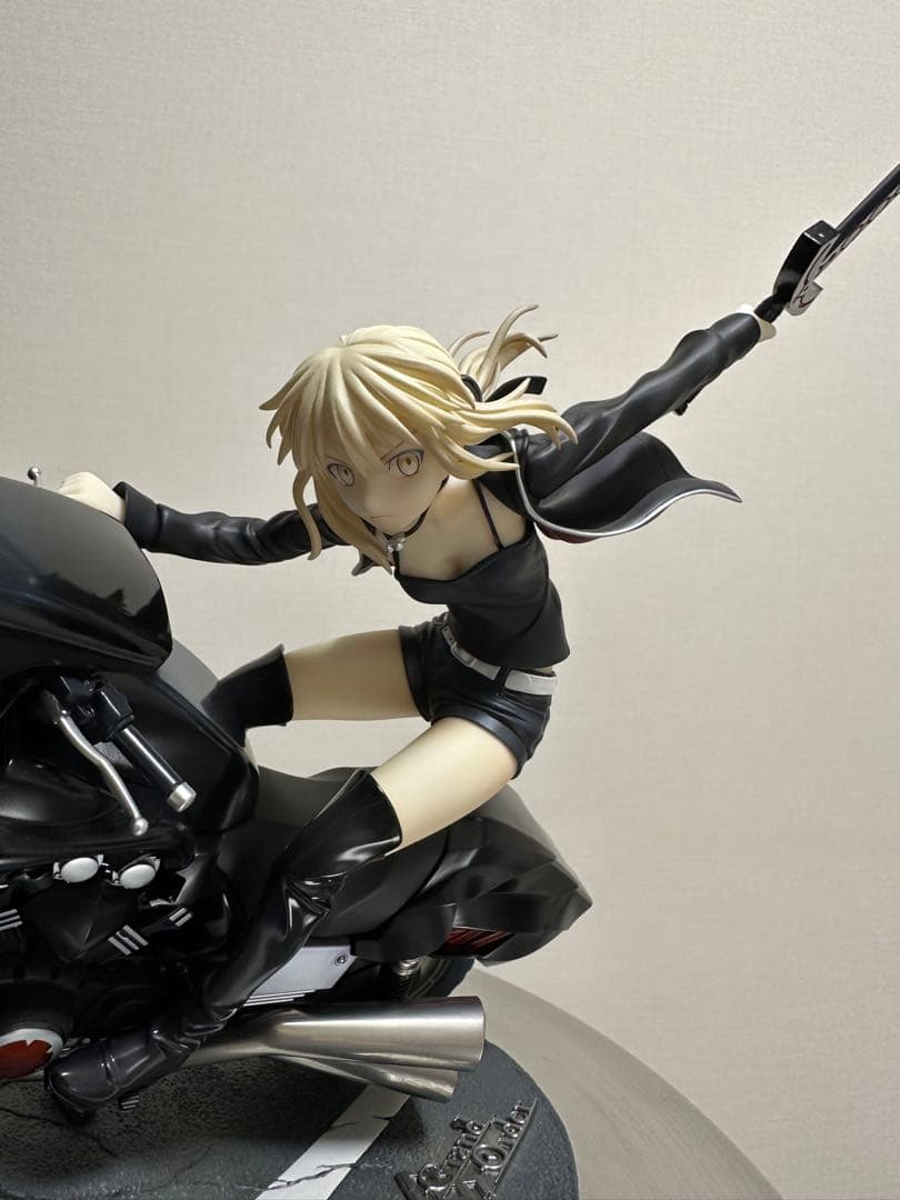FGOセイバーオルタ＆キュイラッシェノ ワール 1/8スケールフィギュア