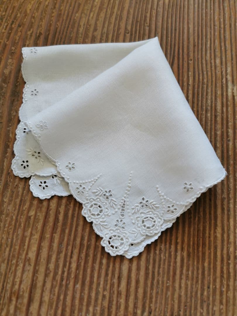 アンティークフランス アイレット向日葵＆小花 プチスカラップ とろみリネンクロス
