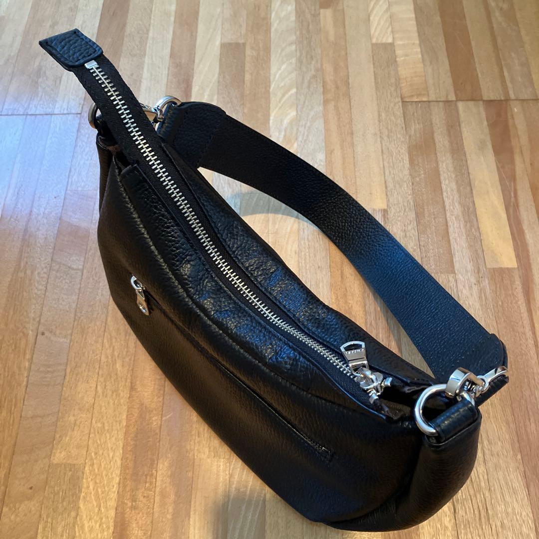 kou （新品）ラシット　ハーフムーンショルダーバッグ黒