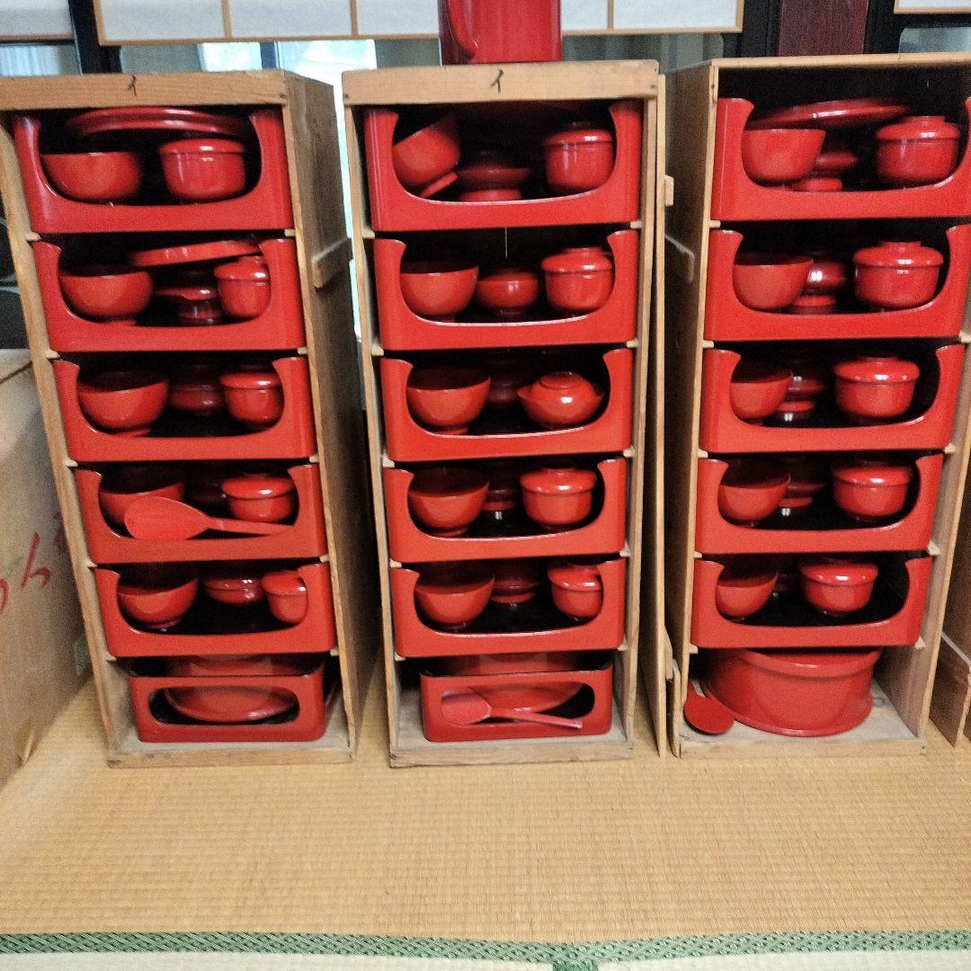 輪島塗の御膳　15セット ＋おひつとシャモジのセットです。