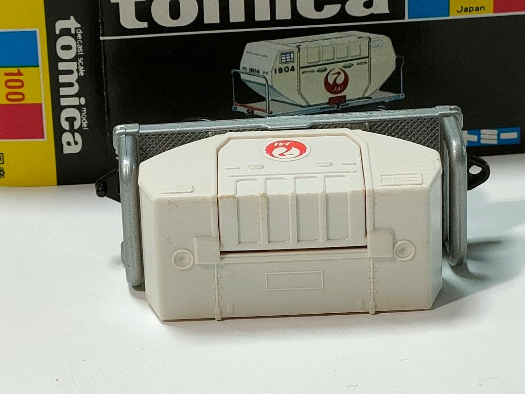 黒箱トミカ96 JAL日本航空コンテナ牽引車+100 JAL日本航空コンテナ