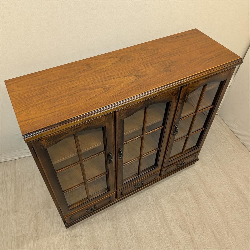 カリモク　コロニアル　天然木　サイドボード　リビングボード　キャビネット　飾り棚