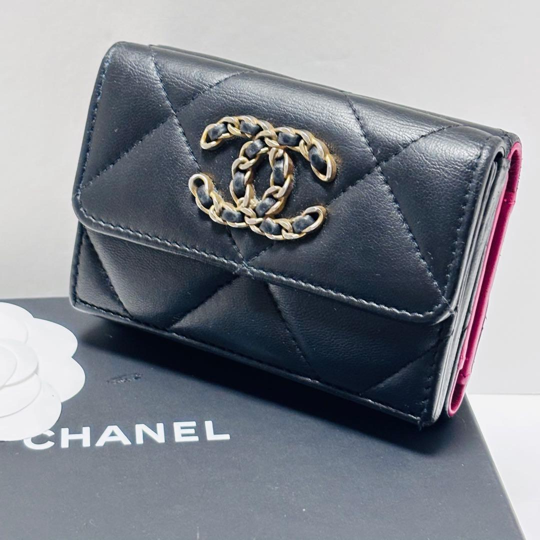 シャネル 19 ディズヌフ　三つ折り財布　Wホック　ラムスキン