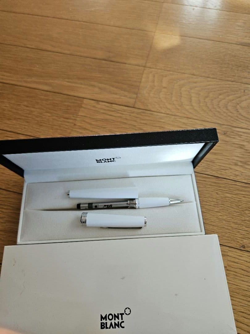 モンブラン　ホワイトボールペン ケース付き