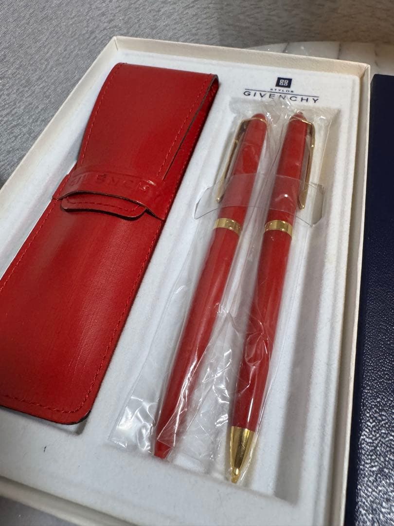 Givenchy 記念ギフトセット　赤＆緑　未使用保存品