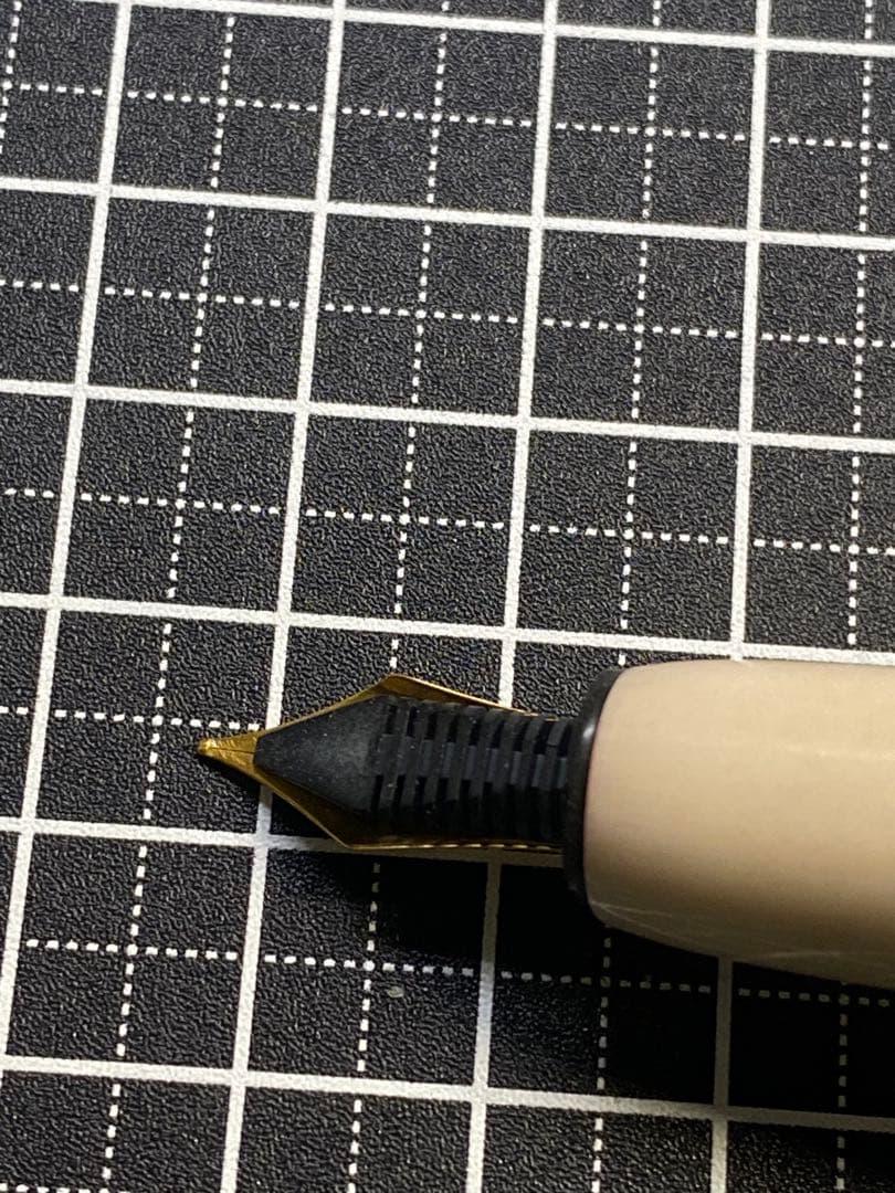 平井木工挽物所　雲舟シリーズ　鹿角　万年筆　字幅F