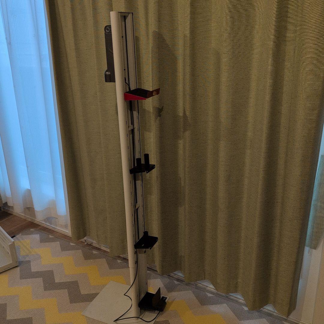 スタンド型ダイソン掃除機立て　充電器付き！ ホワイト