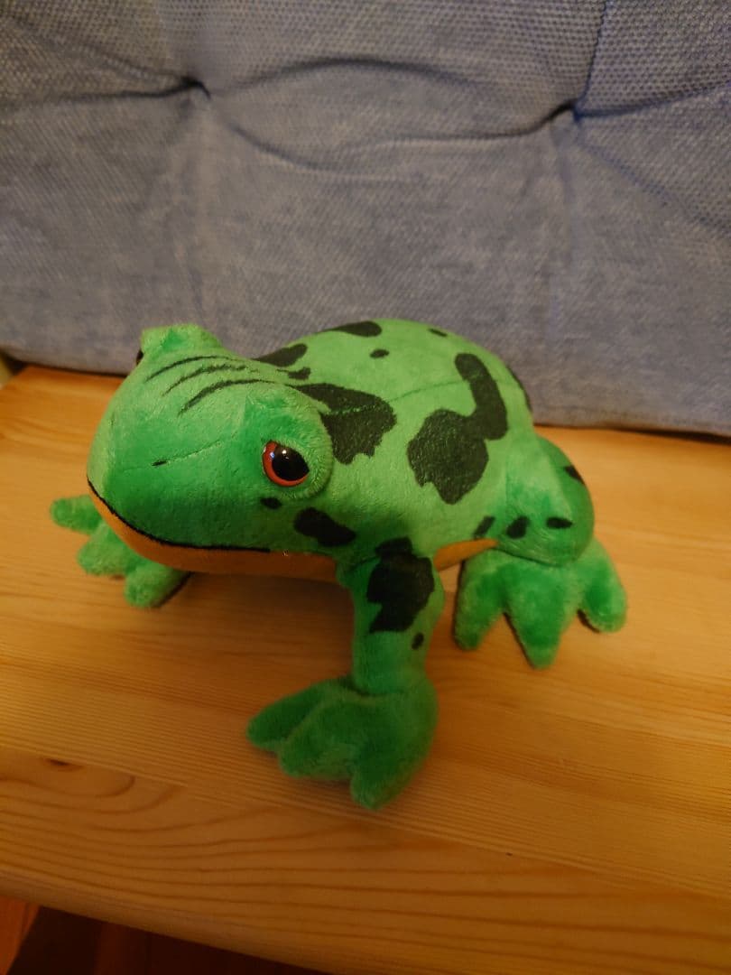 ジョジョの奇妙な冒険　拳で押すと「メメタァ」と音が出る　カエルのぬいぐるみ