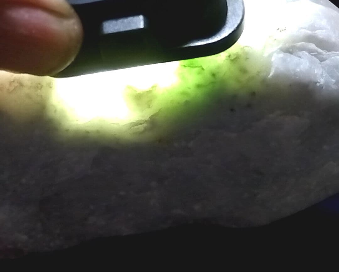 ★翡翠原石★糸魚川硬玉【小滝・転石川ズレ・ウブ7.9kg】